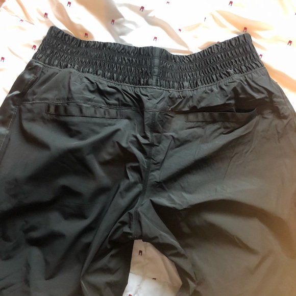 Lululemon vintage lined pants. Never been worn. Lots of cute detail - Picture 5 of 8